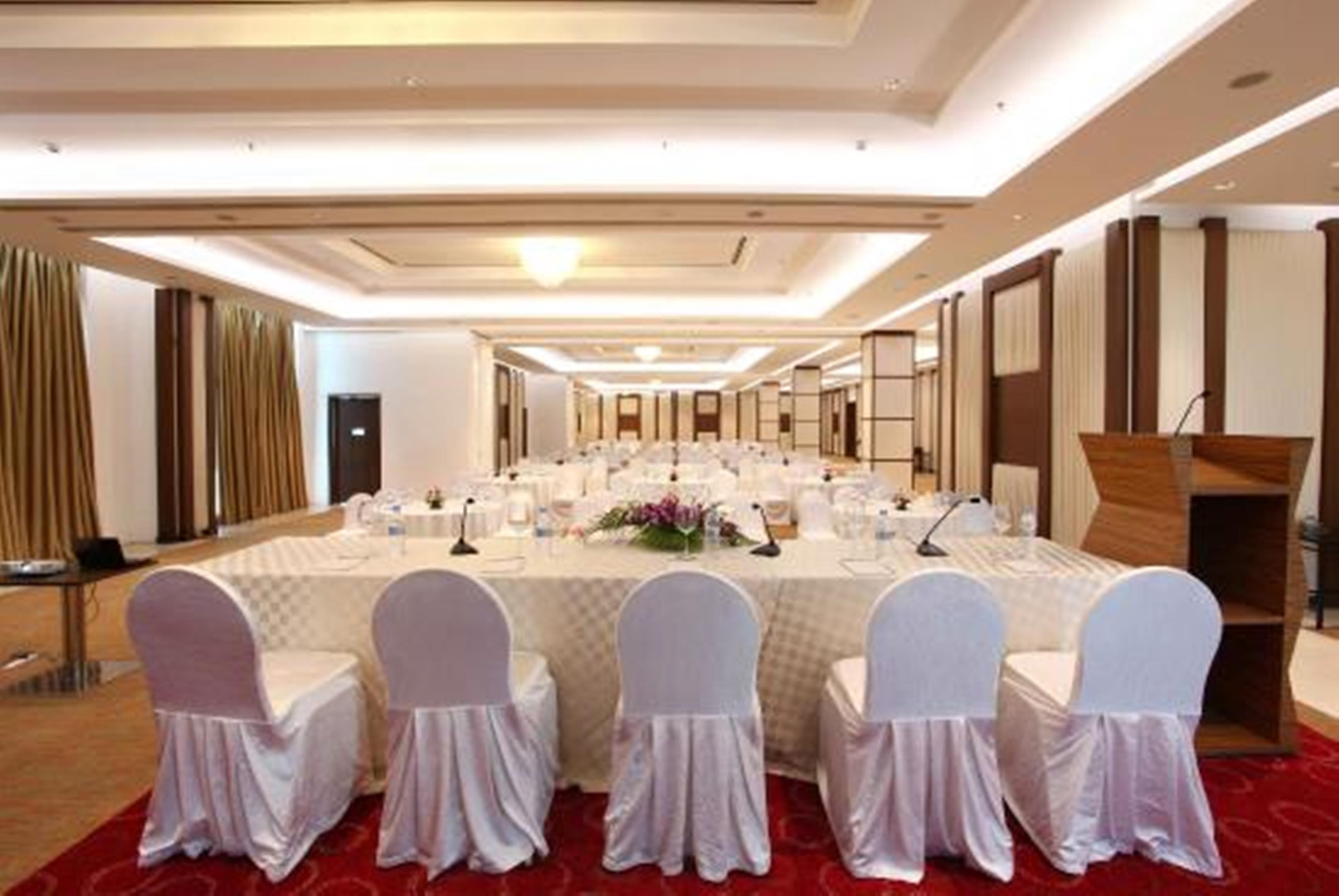 Welcomhotel By Itc Hotels, Dwarka, New Delhi Kültér fotó The meeting room