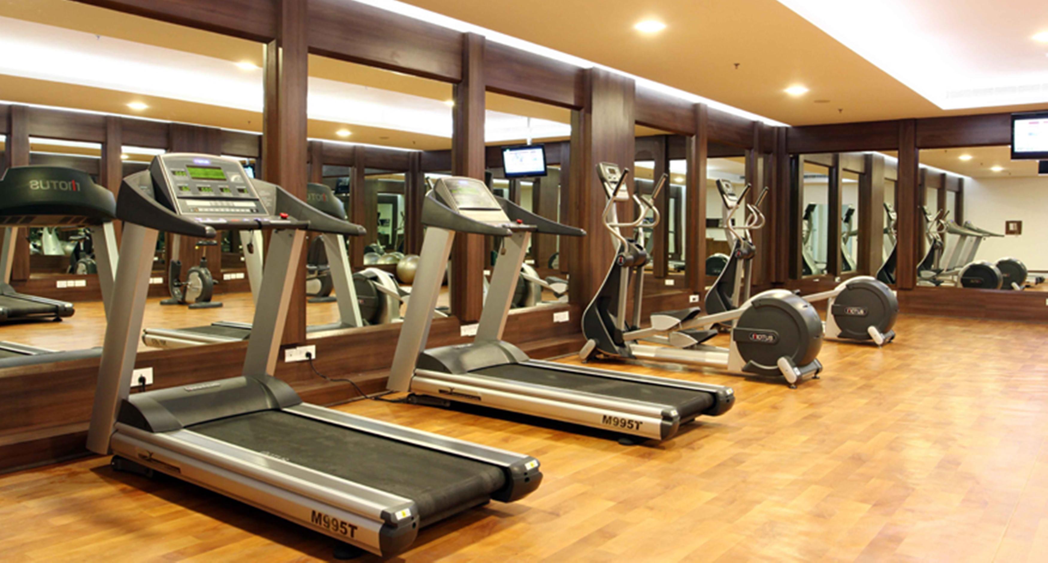 Welcomhotel By Itc Hotels, Dwarka, New Delhi Kültér fotó A gym in a hotel